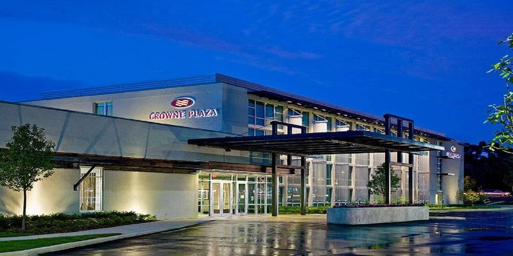 Crowne Plaza LOMBARD DOWNERS GROVE by IHG 1