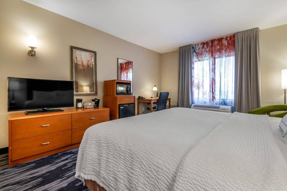 Fairfield Inn and Suites Holiday Tarpon Springs 2