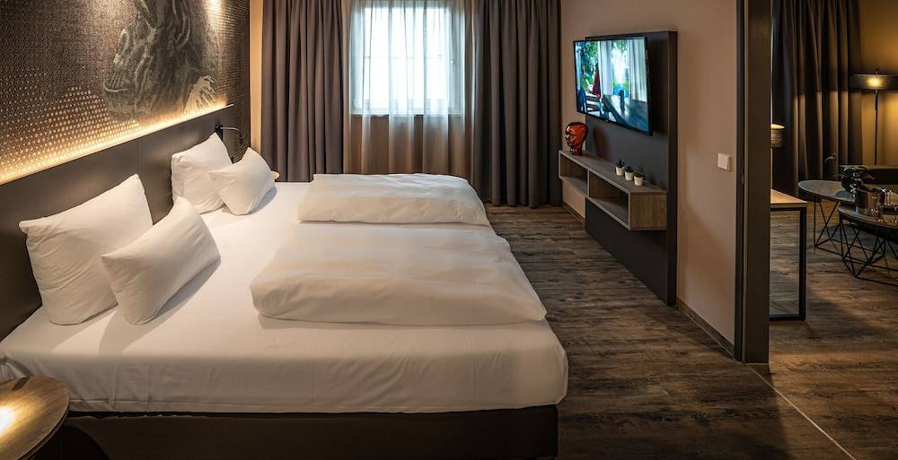 LOGINN Hotel Stuttgart Zuffenhausen 1