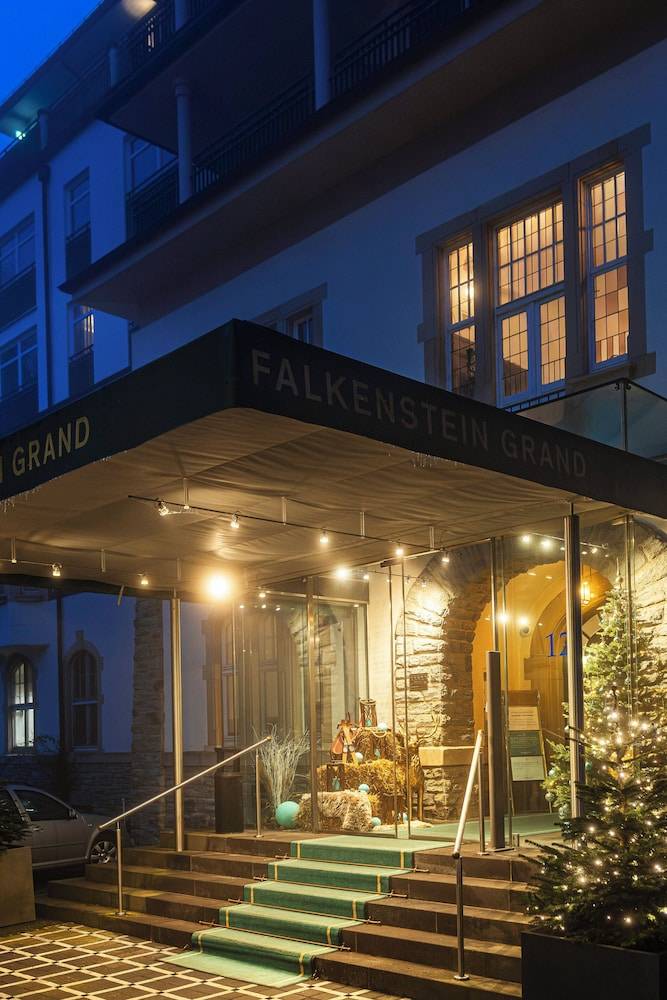 Falkenstein Grand, Autograph Collection 2