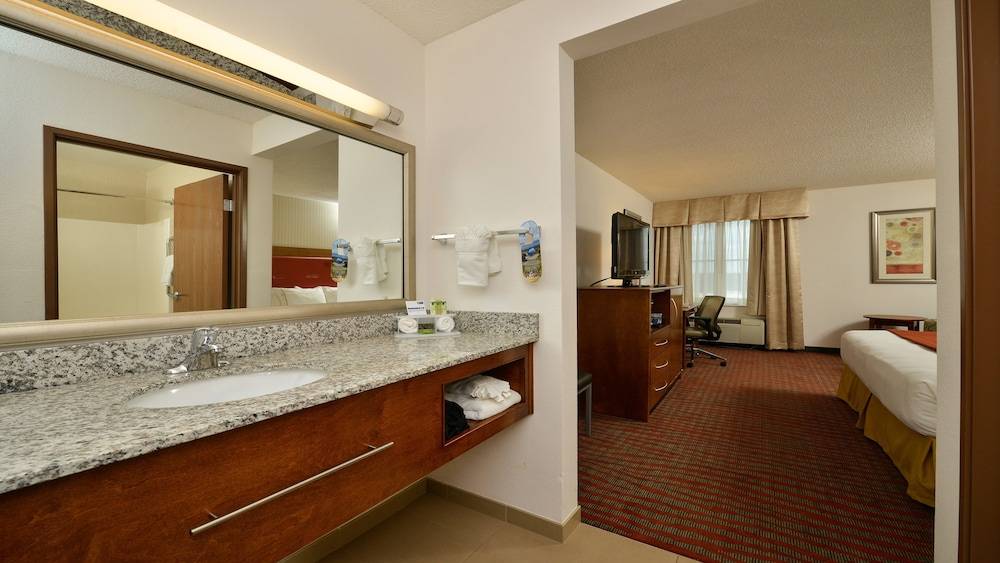 Holiday Inn Express BOSTON-MILFORD by IHG 2