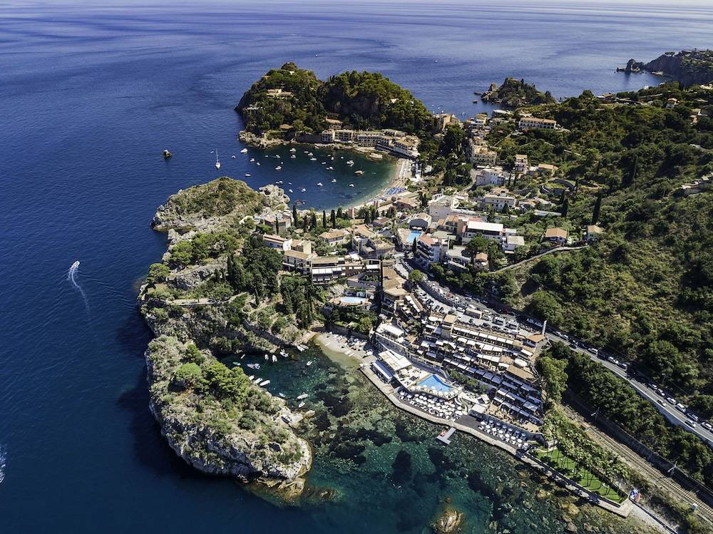 Atlantis Bay - The Leading Hotel of the World 1