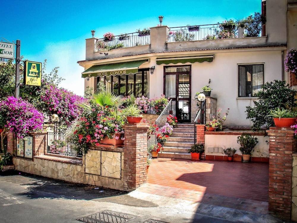 Hotel Condor 1