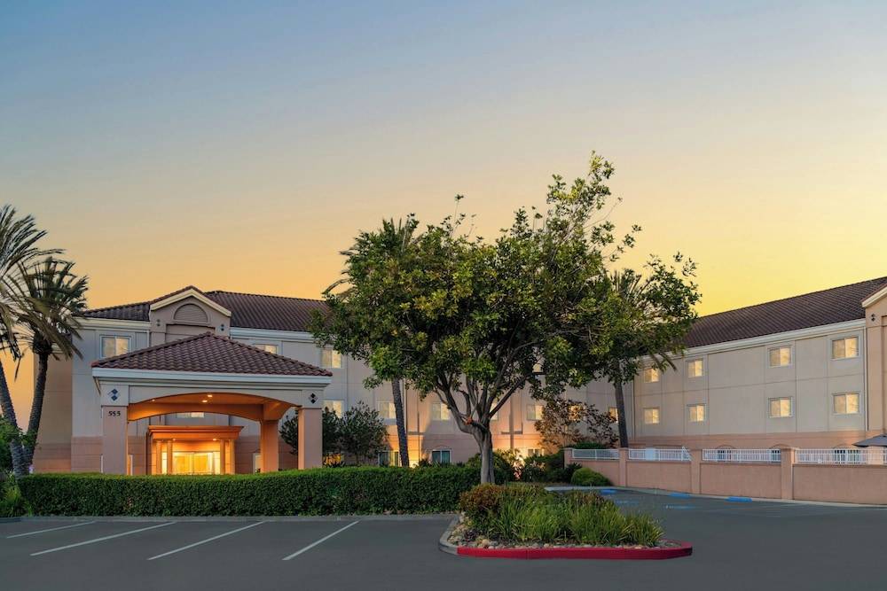 Fairfield Inn & Suites by Marriott San Francisco San Carlos 1