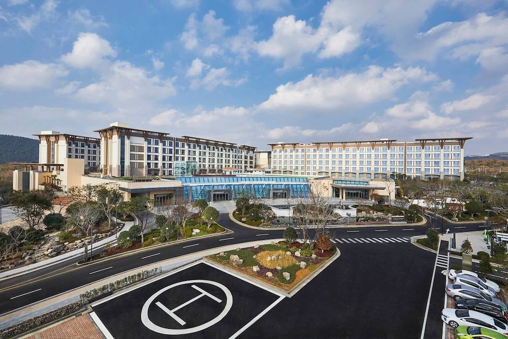 Landing Jeju Shinhwa World Hotel 1