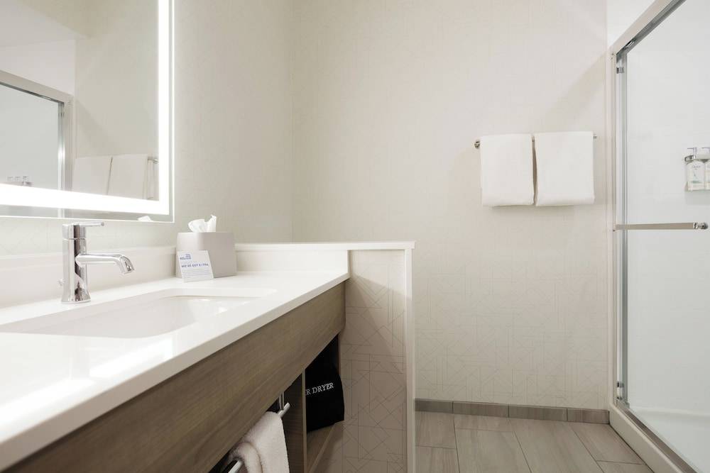 Holiday Inn Express & Suites Linden - Newark South by IHG 2