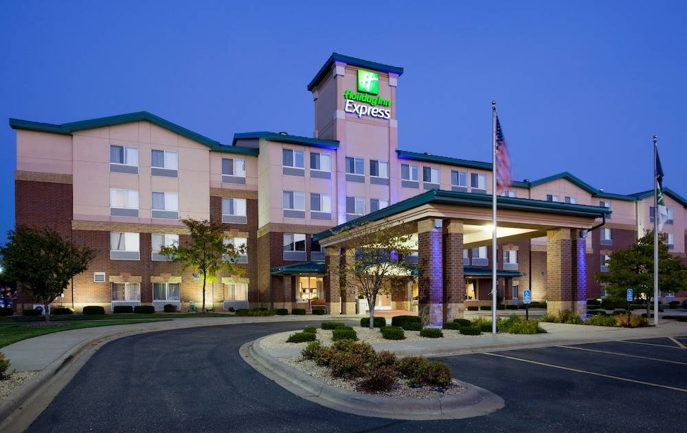 Holiday Inn Express & Suites ST. PAUL NE (VADNAIS HEIGHTS) by IHG 1