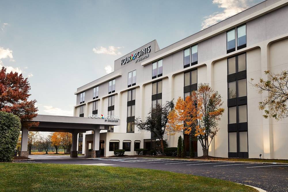 Four Points by Sheraton Chicago Westchester/Oak Brook 1
