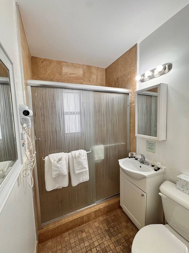 Coral Key Inn 2