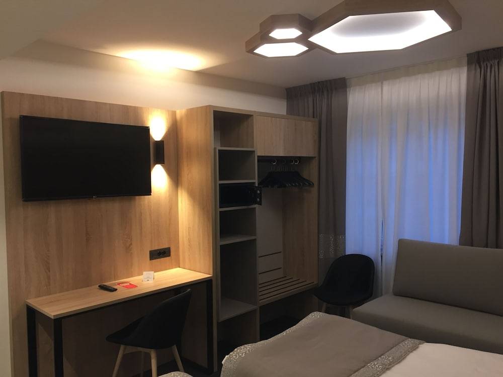 Tourist Hotel 2