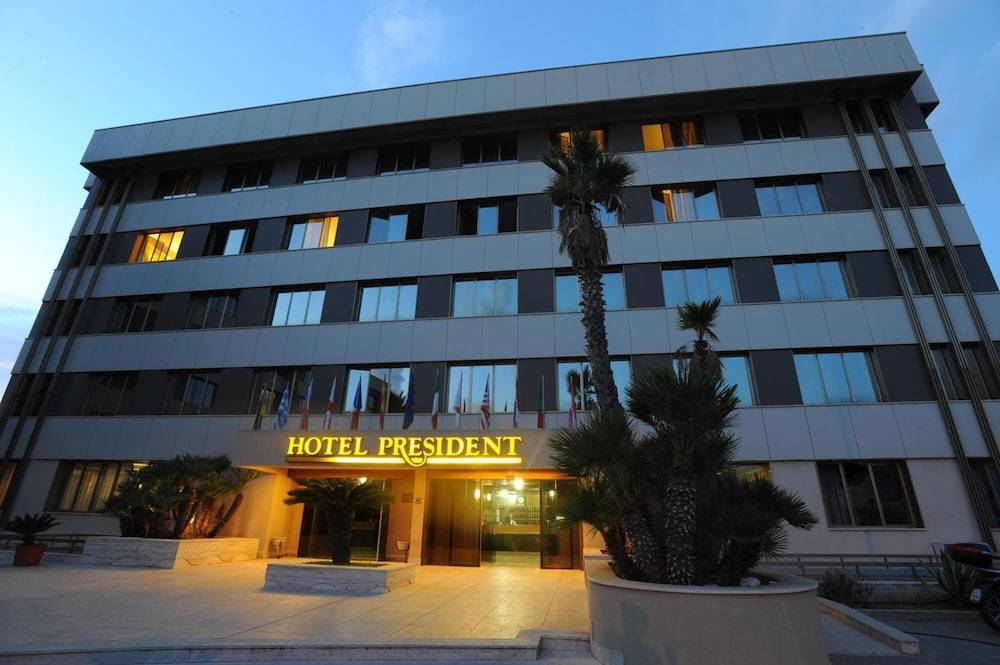 Hotel President 1
