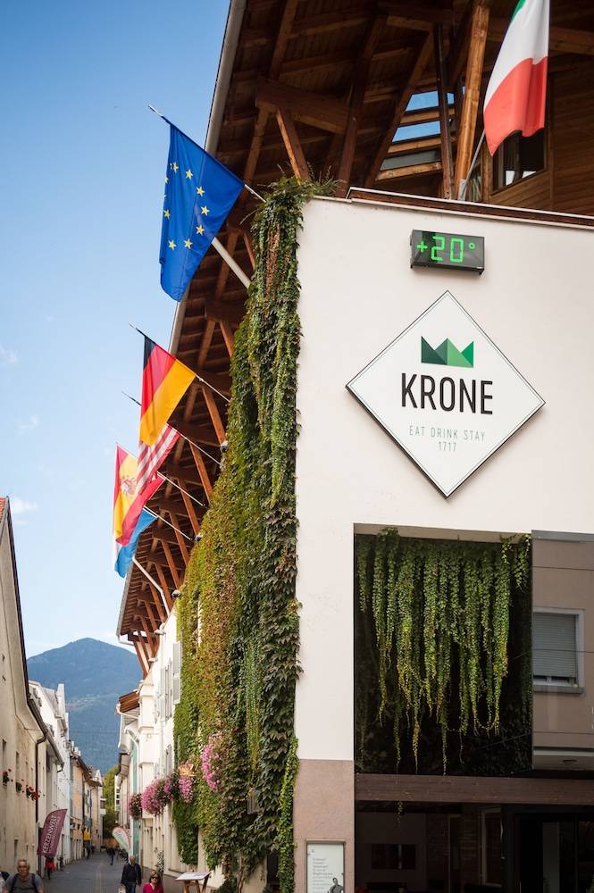 KRONE eat drink stay 1