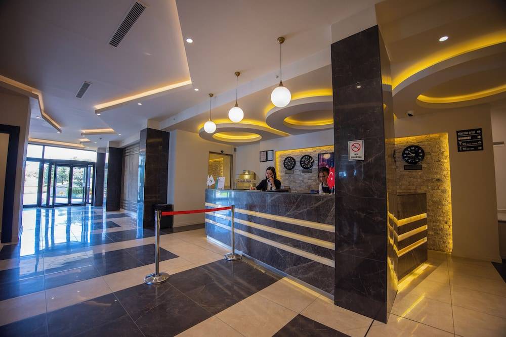 Hilly Hotel 2