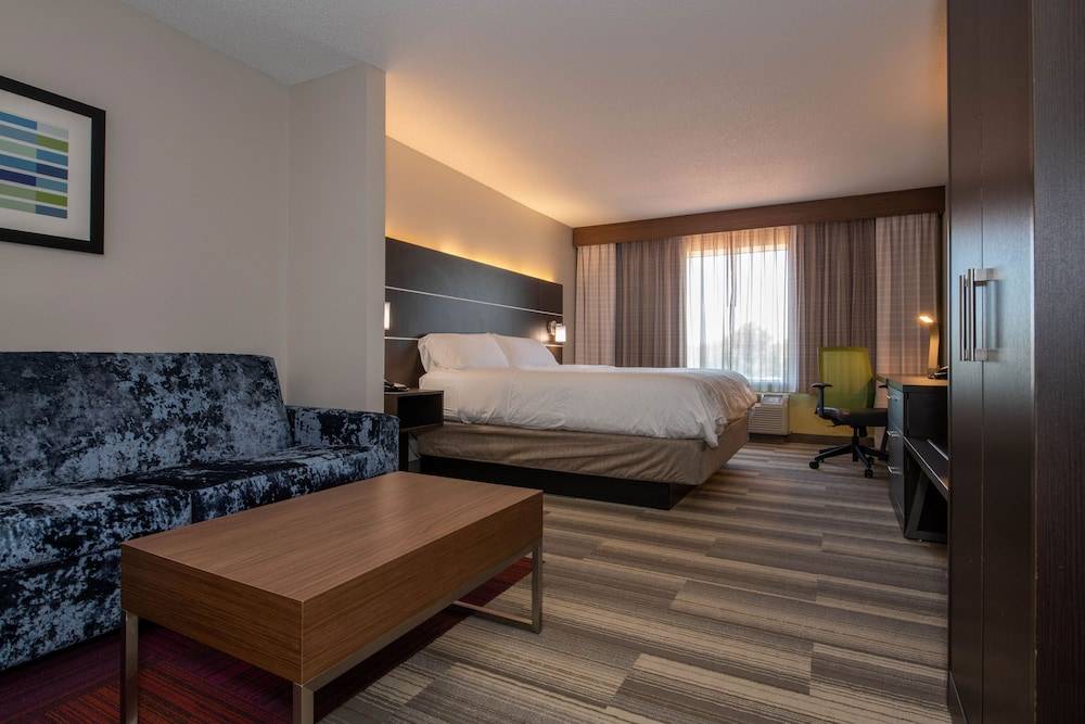 Holiday Inn Express & Suites KANSAS CITY-GRANDVIEW by IHG 2
