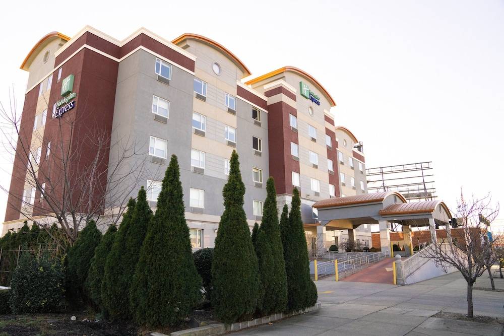 Holiday Inn Express QUEENS - MASPETH by IHG 1