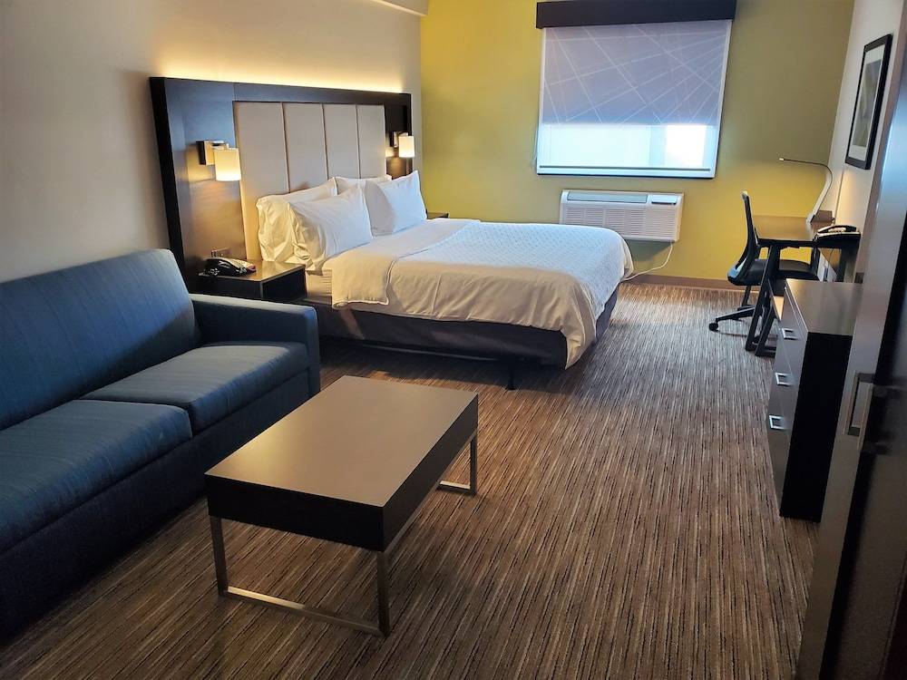 Holiday Inn Express QUEENS - MASPETH by IHG 2