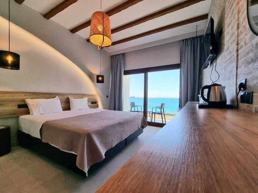Enjoy Lichnos Bay Village, Camping, Hotel and Apartments 1
