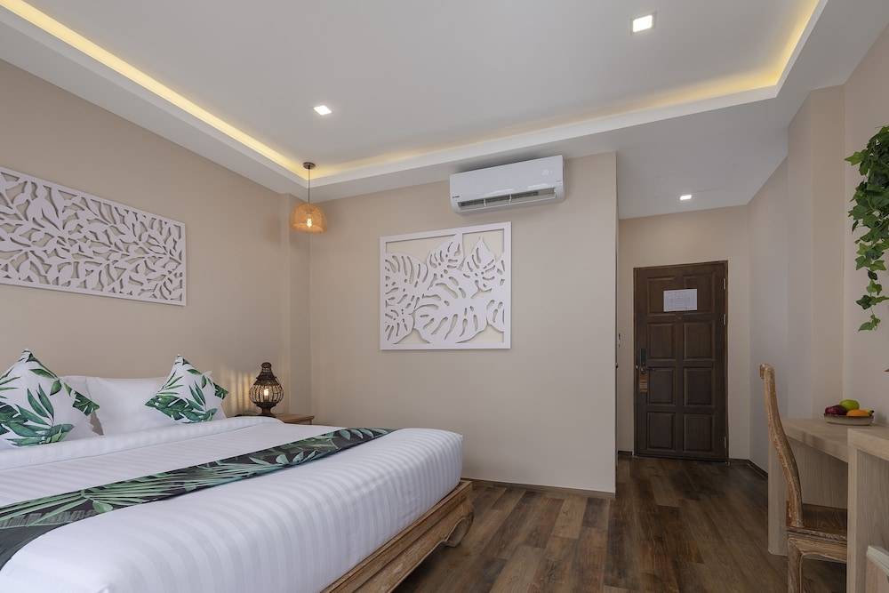 Vannee Golden Sands Beachfront Resort 2