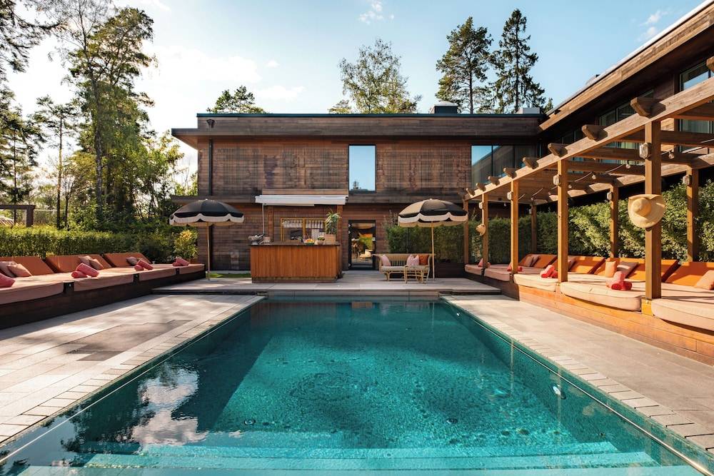 Ellery Beach House 1