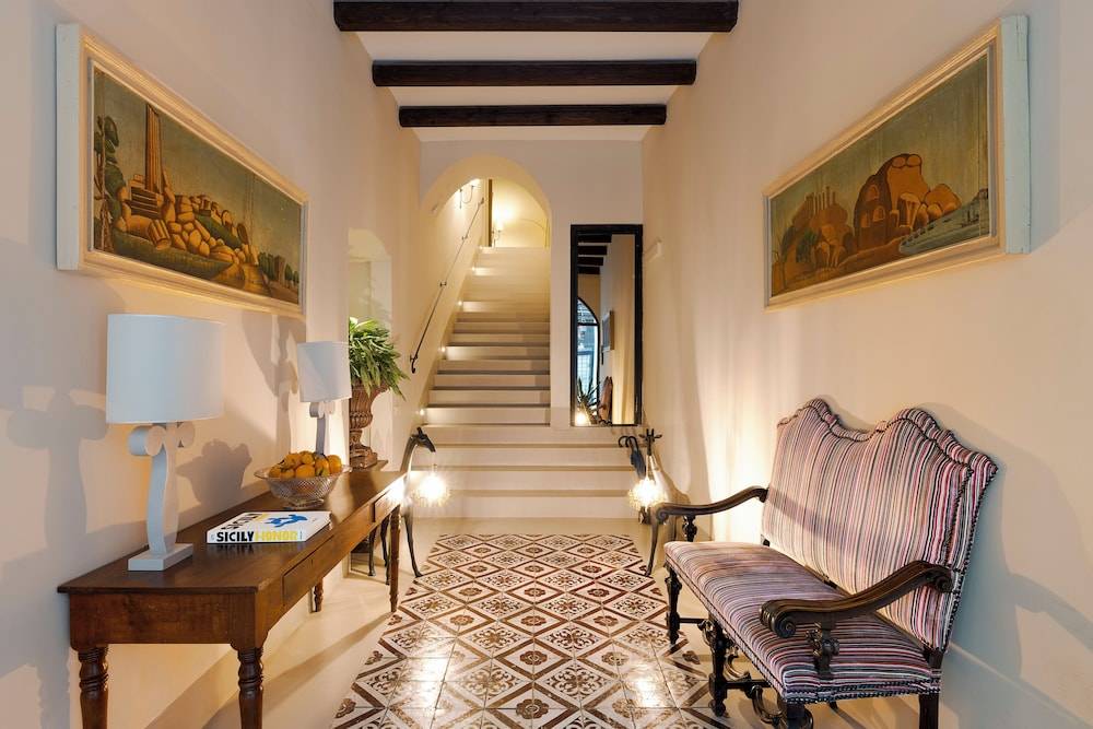Palazzo Arone dei Baroni di Valentino 1