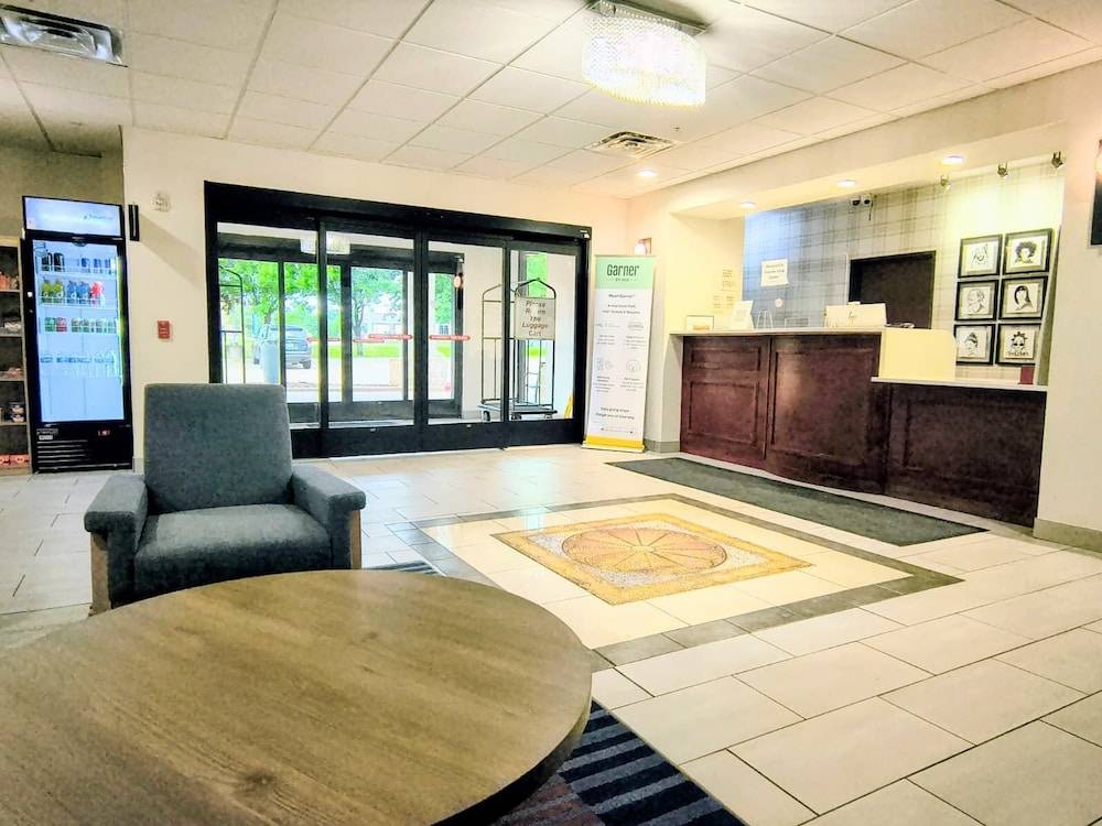 Grander Inn & Suites by IHG 2