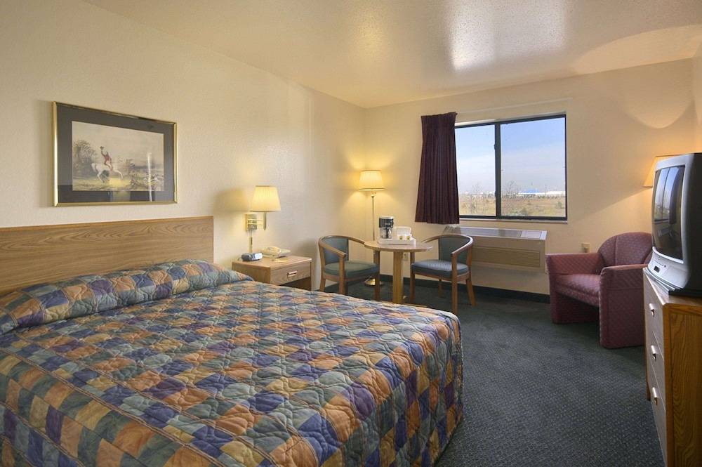 Travelodge by Wyndham Hudsonville 2
