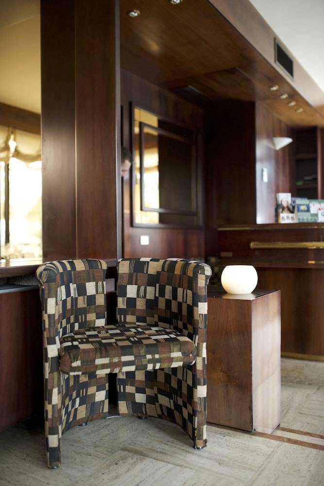 Club Hotel 2