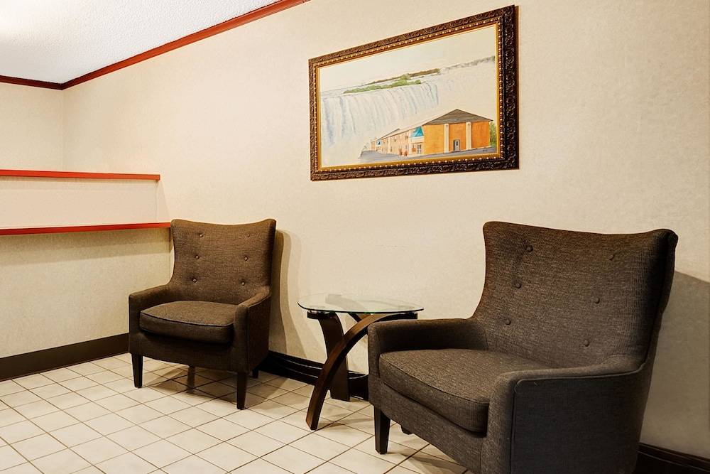 Super 8 by Wyndham Kenmore/Buffalo/Niagara Falls Area 2
