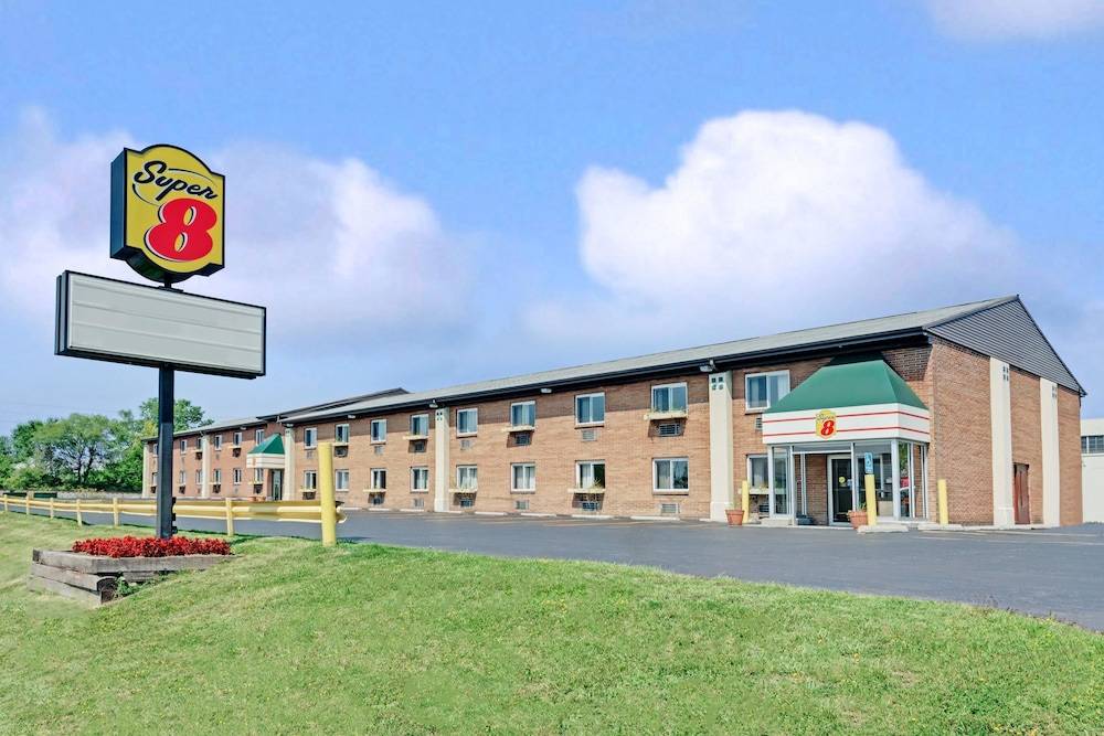 Super 8 by Wyndham Kenmore/Buffalo/Niagara Falls Area 1