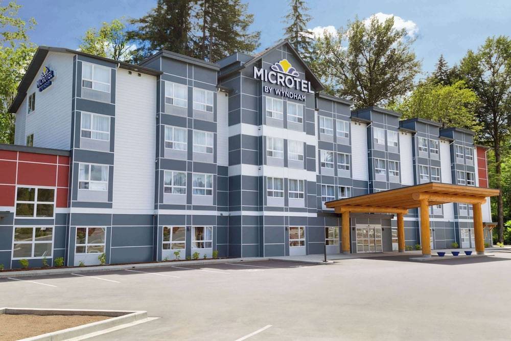 Microtel Inn & Suites by Wyndham Oyster Bay Ladysmith 1