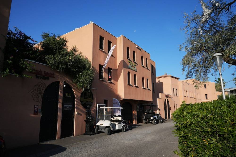 Village Naturiste Cap d'Agde Hôtel Libertin Location Studio Club Riad 5 1