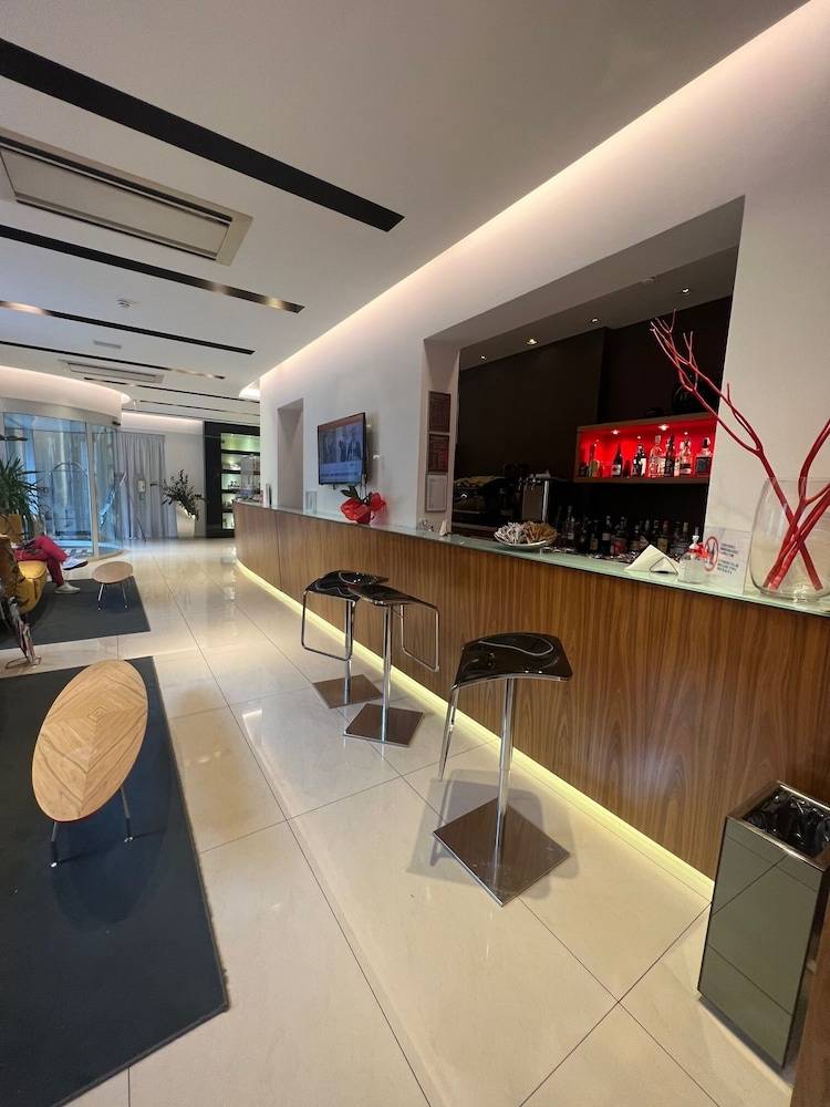 Card International Hotel 2