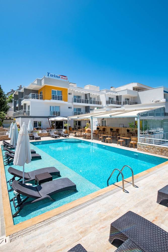 Twins Hotel Çeşme 1