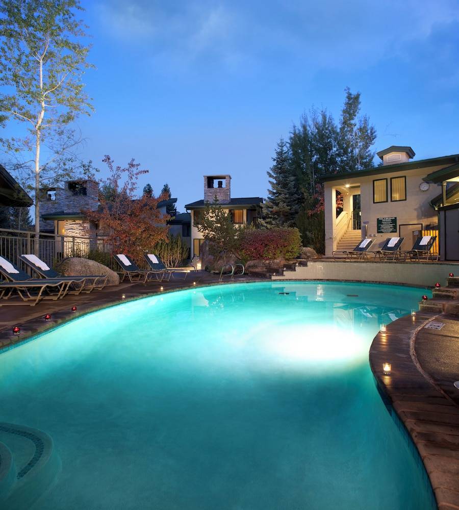 Tamarack Townhomes - CoralTree Residence Collection 1