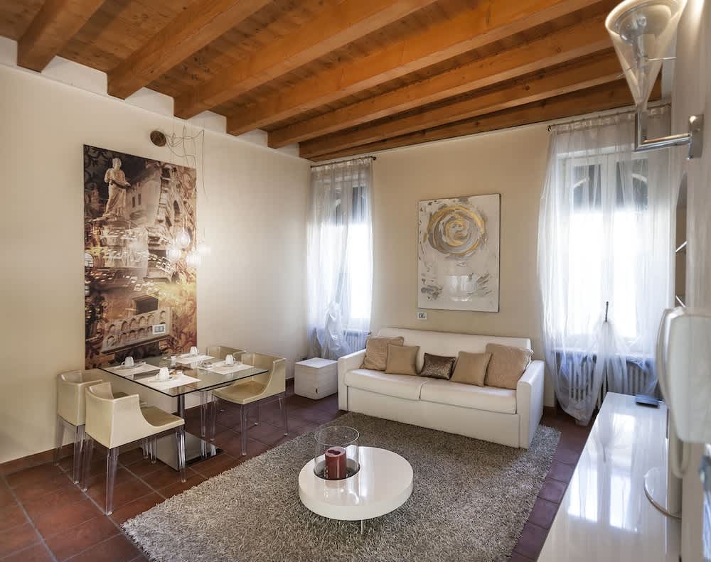 Truly Verona 1
