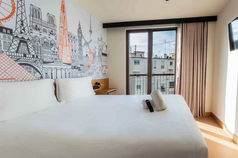 easyHotel Valencia Ciutat Vella 1