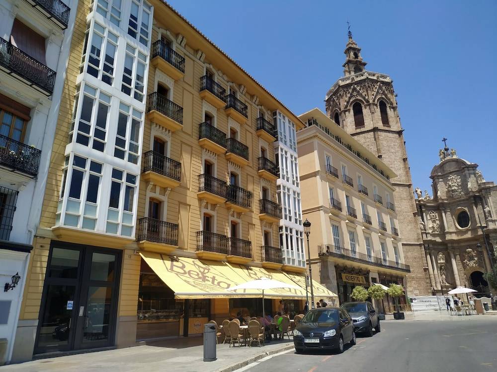 Flats Friends Plaza de la Reina 1