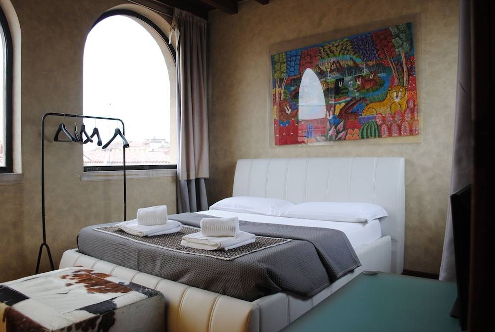 Dreaming Arena Rooms 1
