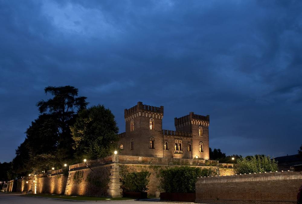 Relais Castello Bevilacqua 1
