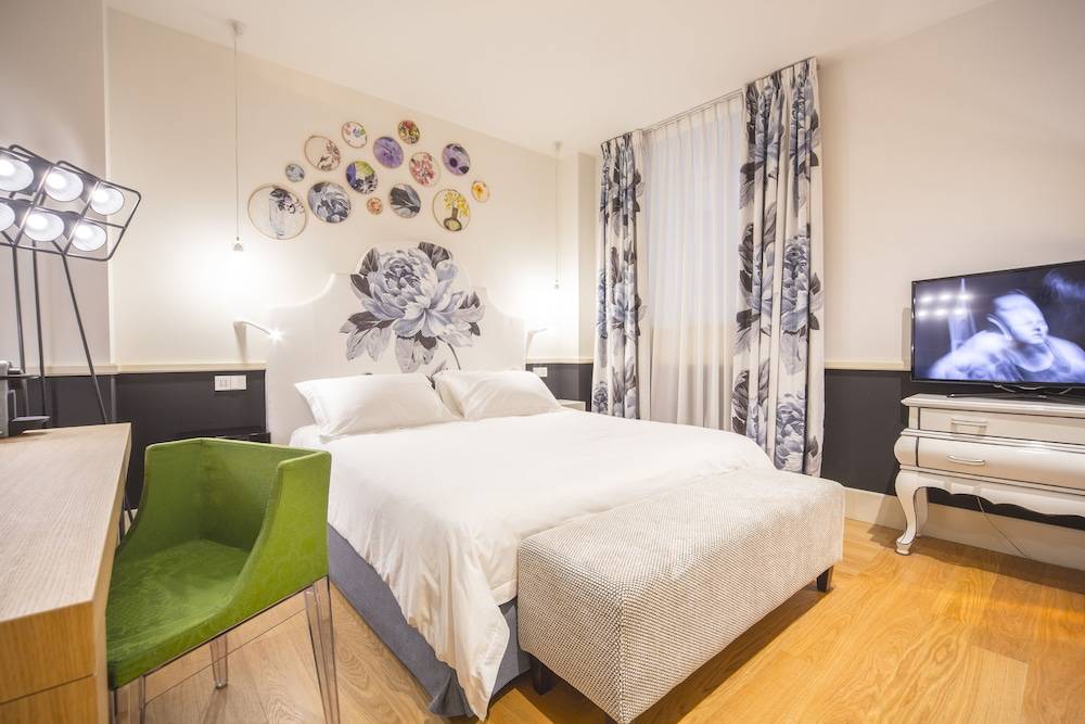 Cinque Rooms 1