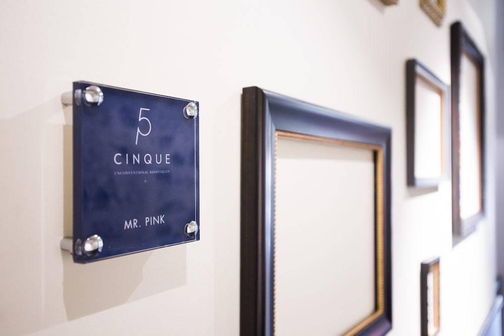 Cinque Rooms 2