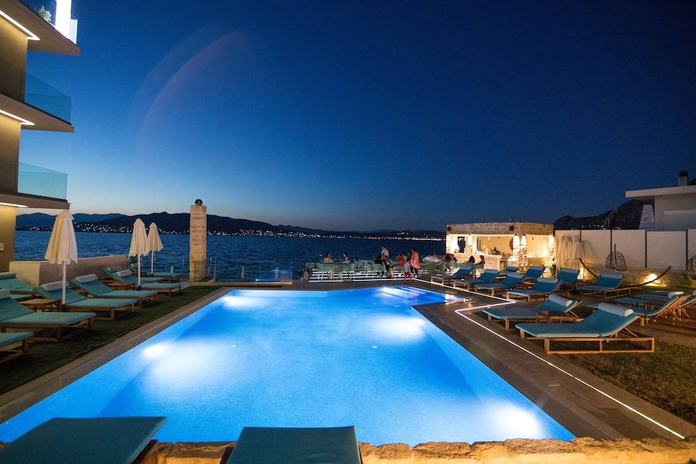 Aianteion Bay Luxury Hotel & Suites 1