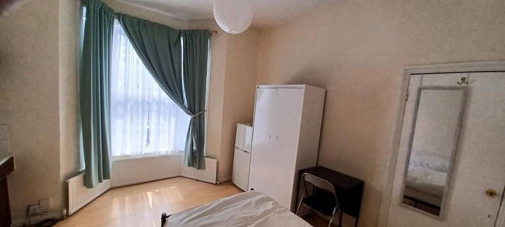 Bruce Rooms 2