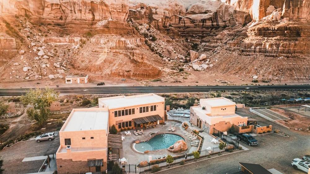 Bluff Dwellings Resort 1