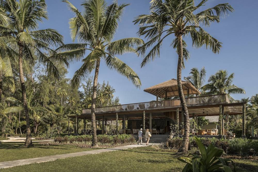 Four Seasons Resort Seychelles at Desroches Island 2