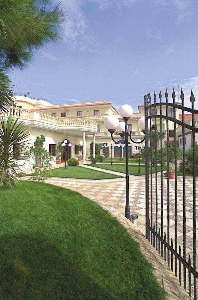 Unico Serrone Palace 1