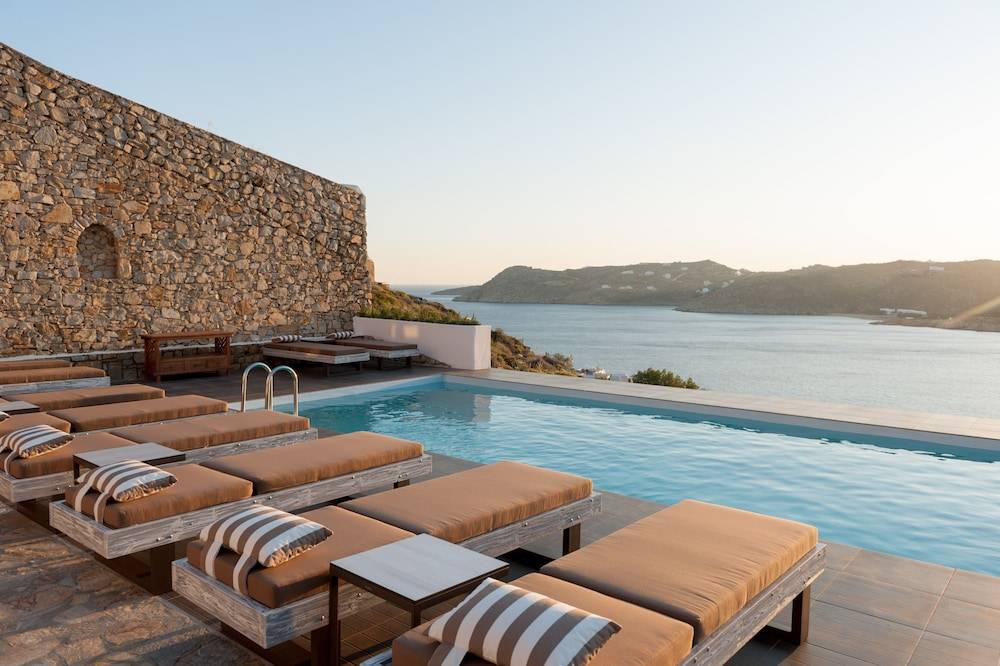 Cova Mykonos Suites 1