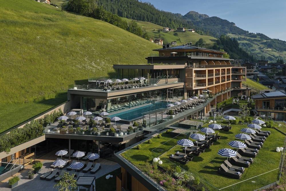 DAS EDELWEISS - Salzburg Mountain Resort 1
