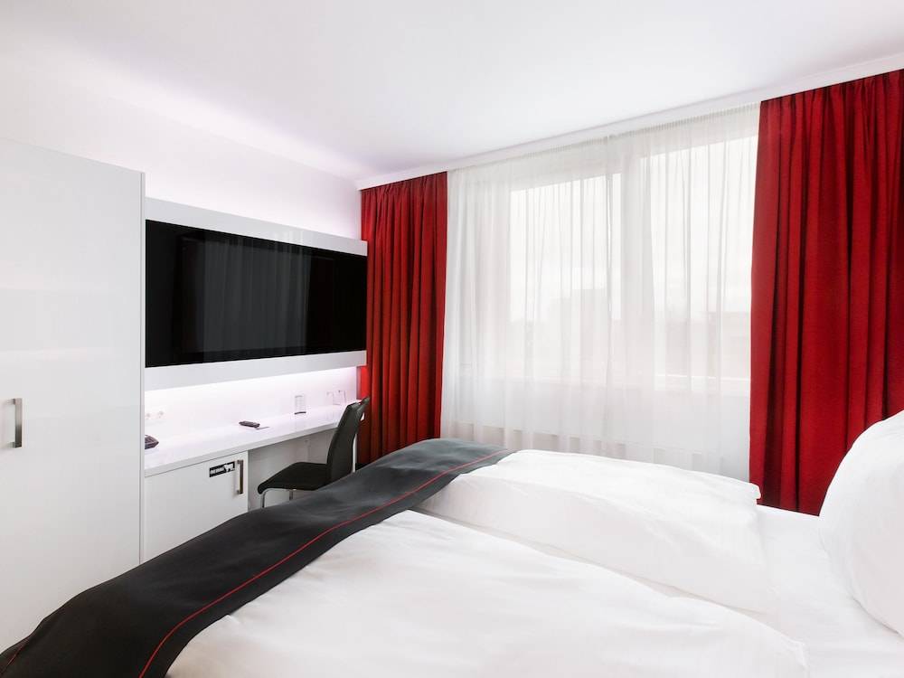 DORMERO Hotel Hannover-Langenhagen Airport 1