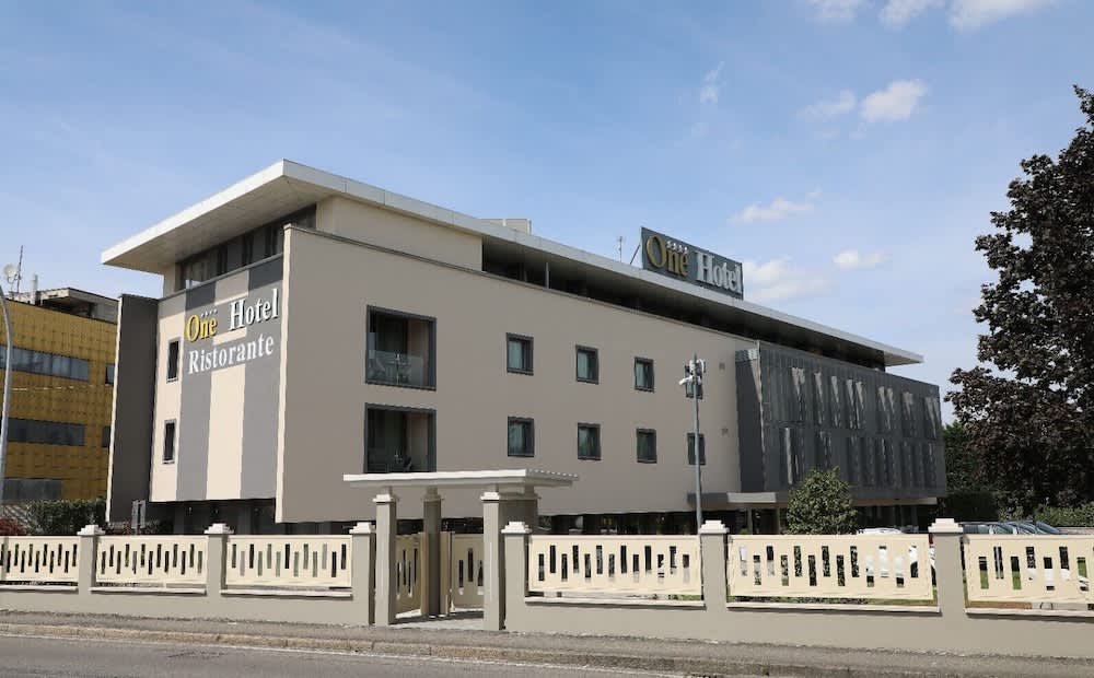 One Hotel & Restaurant 1
